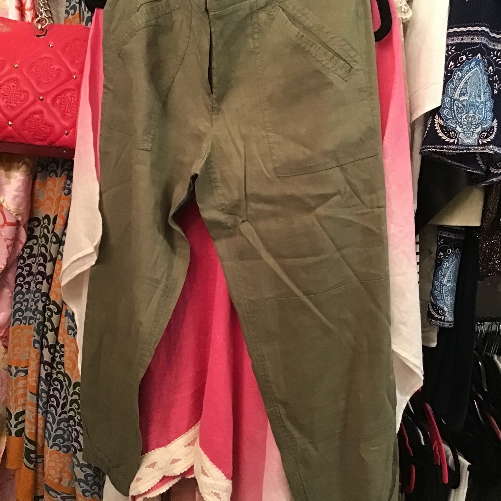 Theory capri or ankle length pants